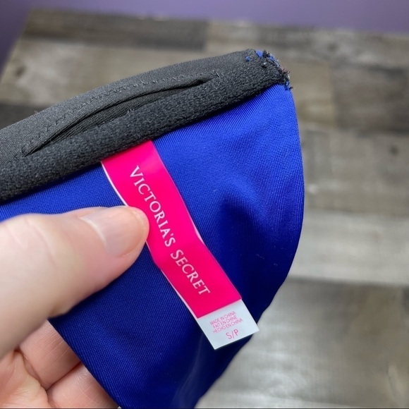 Victoria’s Secret Sequin Bandeau Bikini Top size Small - Picture 9 of 9